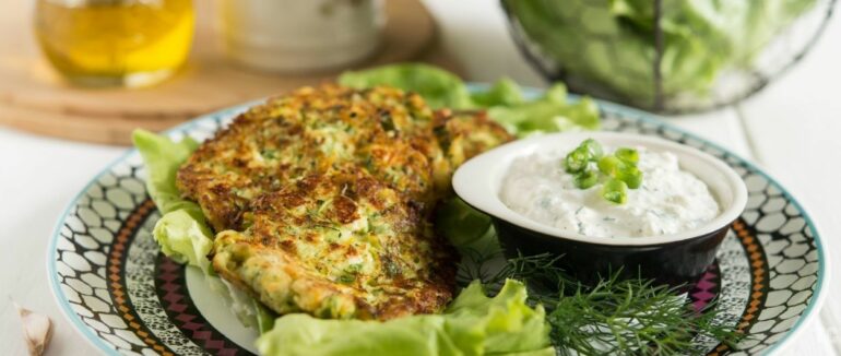 Кабачкові оладки з бринзою і зеленню