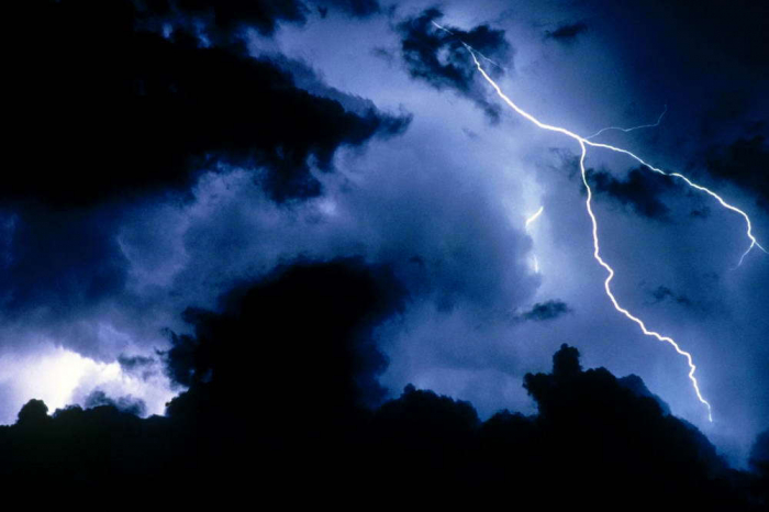 Штормове попередження: на Закарпатті насуваються грози, зливи та сильний вітер