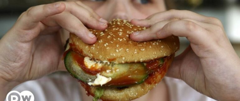 Науковці з’ясували, що прослуховування важкої музики підштовхує до вибору шкідливої їжі