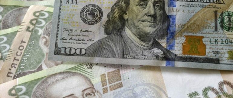 Курс долара в Україні різко зміниться: який курс буде у травні