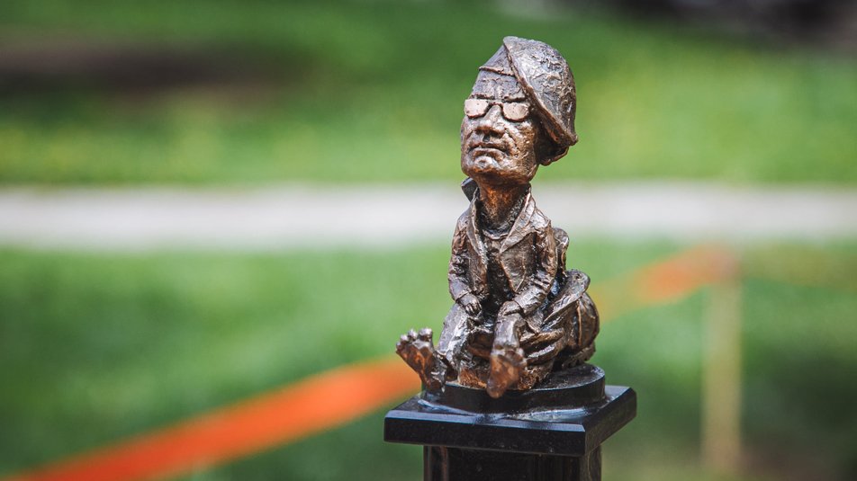 В Ужгороді відкрили міні-скульптурку присвячену рок-співаку закарпатського походження