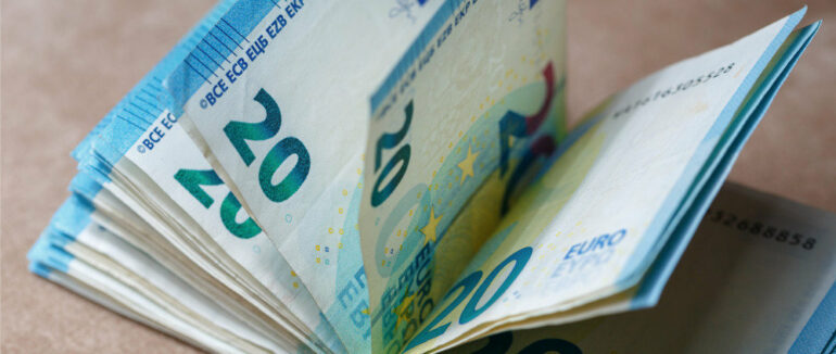 Гривня різко зміцнилася відносно євро: курс валют на 6 травня