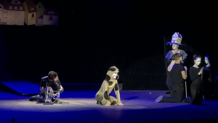 «Пес, який зірвався з ланцюга»: в Ужгороді представили виставу за п’єсою польського драматурга