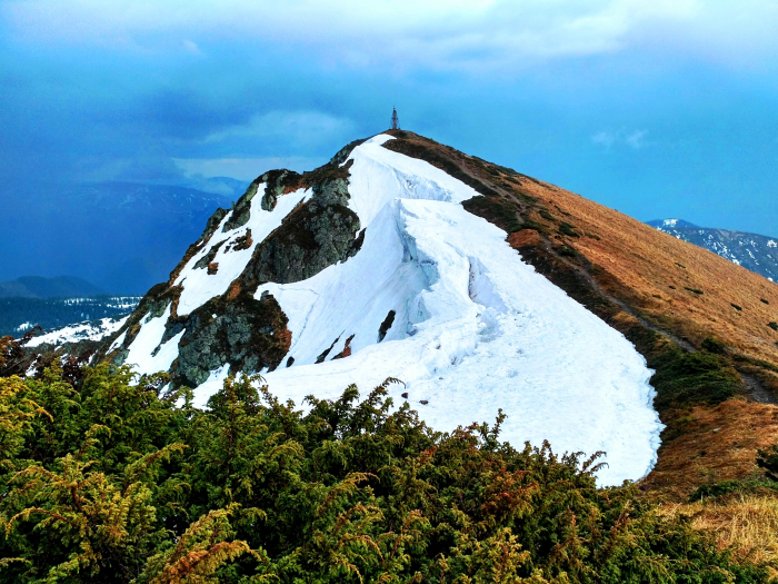 В горах на Рахівщині туристи знайшли труп чоловіка