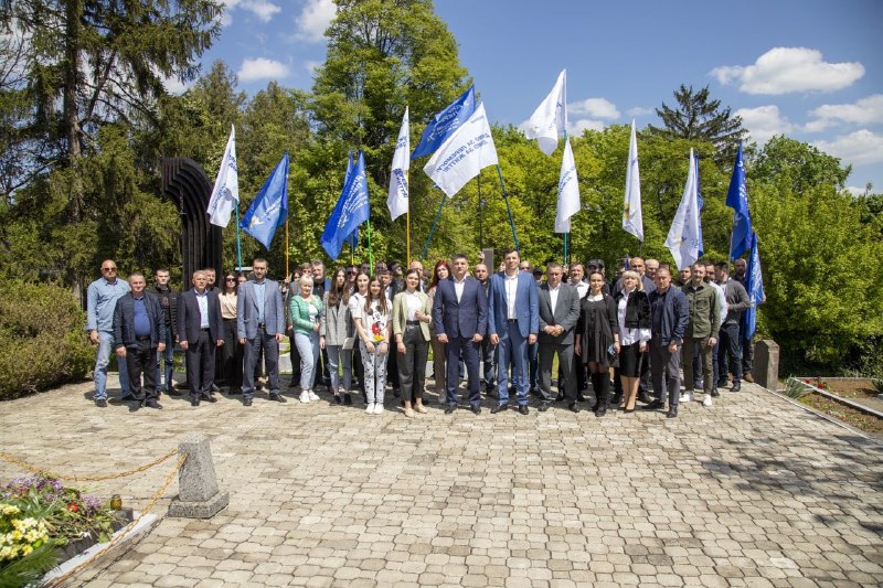 Автопробіг "Перемоги" на Закарпатті: представники політсили "ОП-ЗЖ" відзначили 76-ту річницю Великої Перемоги