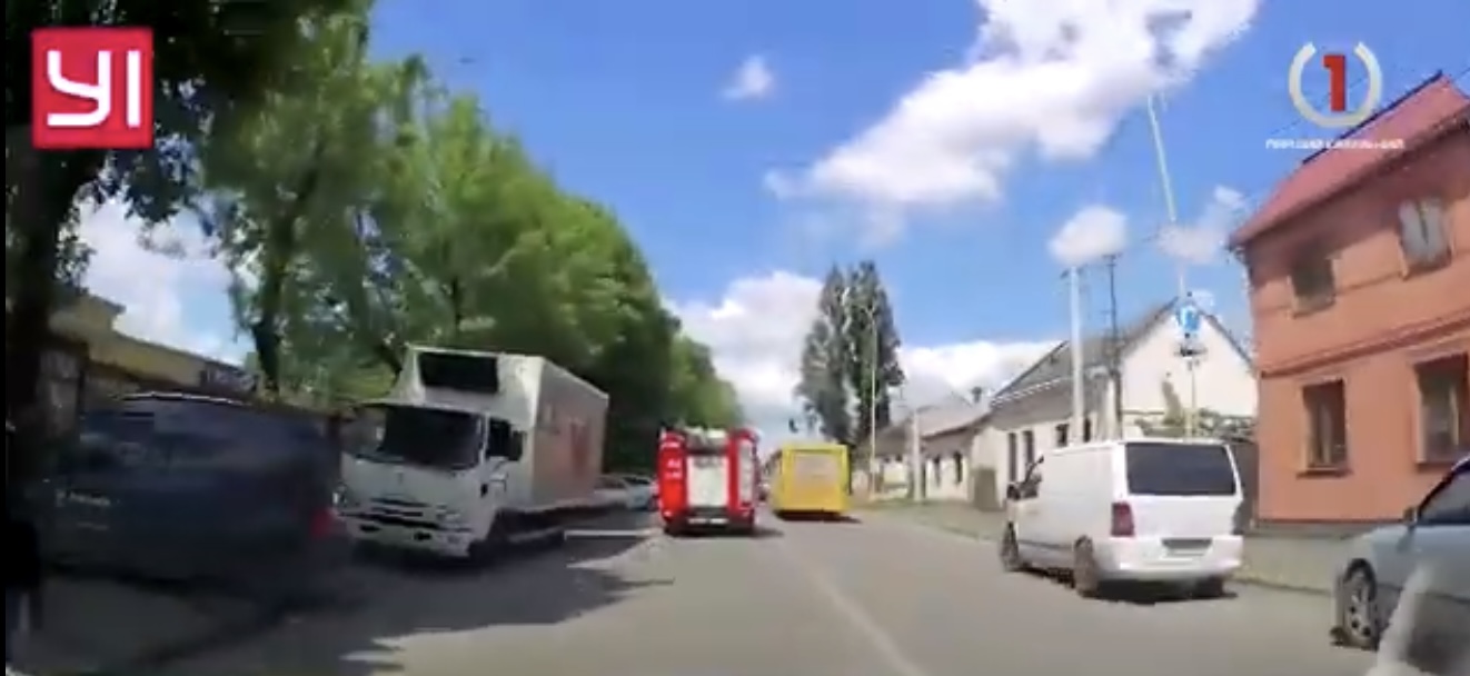 Рейд вулицями Ужгорода: чи пропускають спецтранспорт поліції та рятувальників? (ФОТО, ВІДЕО)