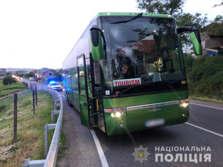 Подробиці смертельної ДТП на Закарпатті: водій автобуса збив 34-річного чоловіка