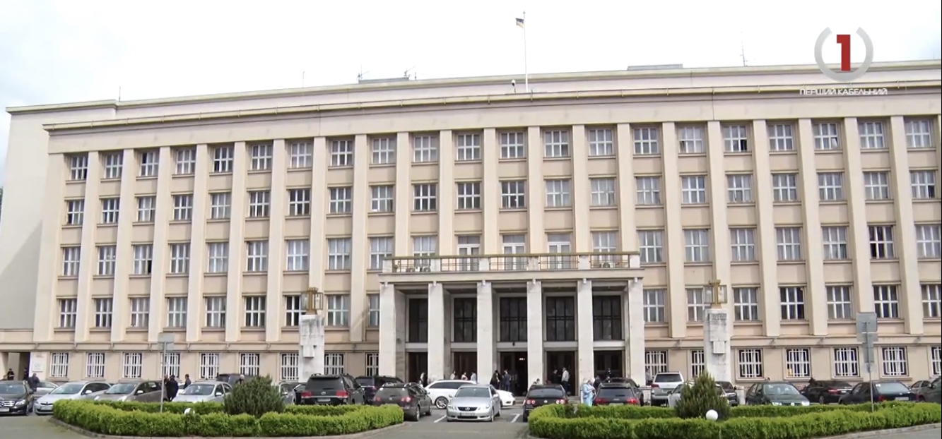 Сесійні рішення і мітинг під стінами ОДА водночас: реакція педагогів на закриття школи-інтернату (ФОТО, ВІДЕО)