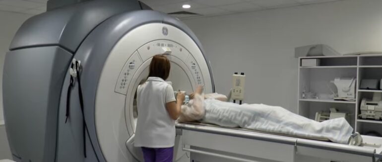 Перша в Україні пацієнтка, яка прокинулася під час операції: оперативне втручання на Закарпатті (ФОТО, ВІДЕО)