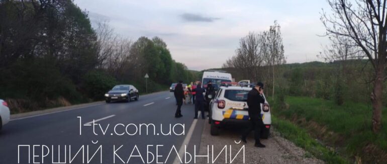 У Мукачеві на узбіччі дороги знайшли чоловіка без свідомості