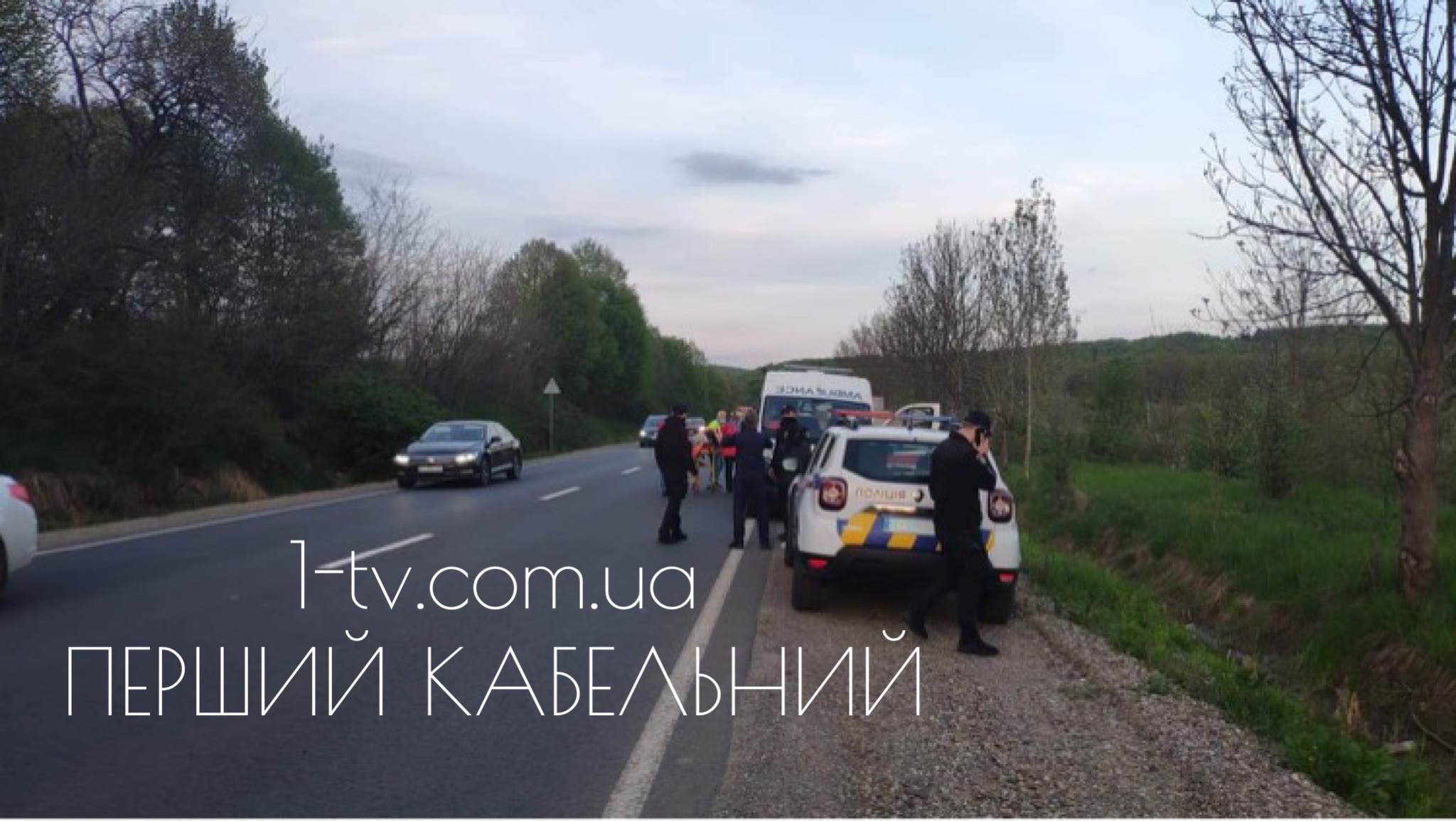 У Мукачеві на узбіччі дороги знайшли чоловіка без свідомості