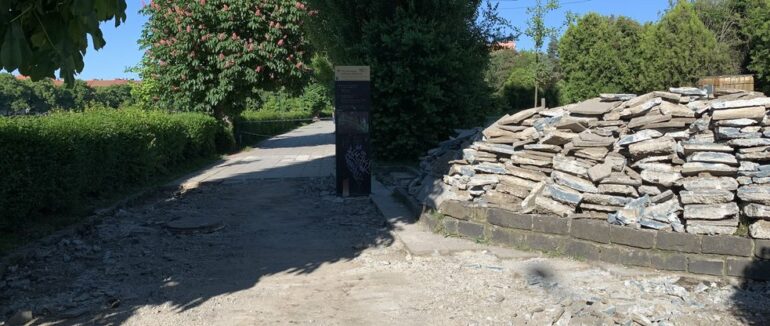 В Ужгороді триває капітальний ремонт Слов’янської набережної