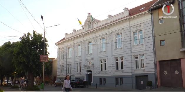 В Угорському домі ім. Мігая Мункачі відкрили виставку графіки Олександра Андялоші «Ретроспектива» (ФОТО, ВІДЕО)