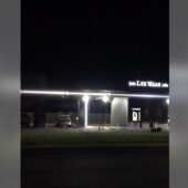 В Ужгороді чоловік голяка розгулював містом