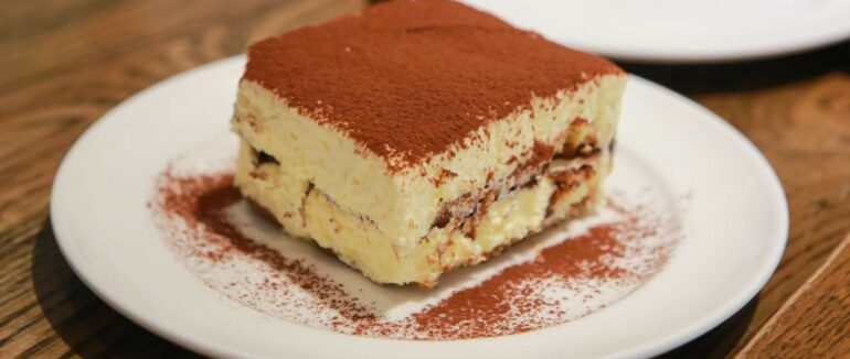 День кондитера: історія та рецепт солодкого десерту