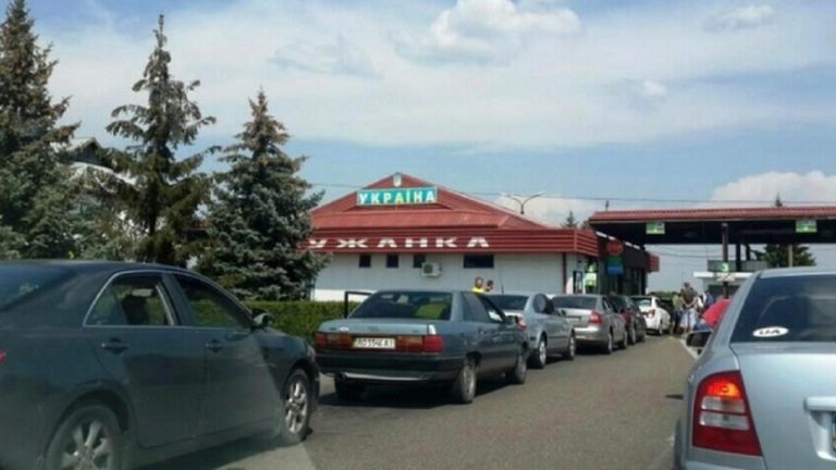 На закарпатських кордонах спостерігаються черги