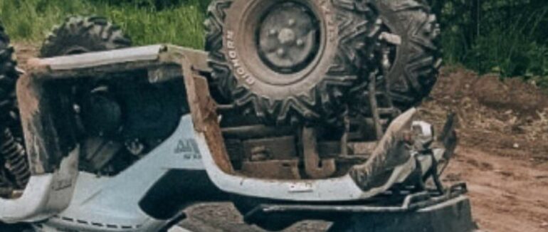 У Яремчі небезпечне катання на квадроциклі обернулось серйозною аварією: двоє людей постраждали