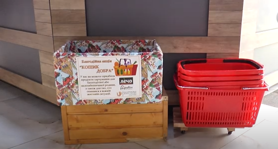 «Віддай, якщо можеш»: наповнити соціальний кошик може кожен бажаючий (ФОТО, ВІДЕО)