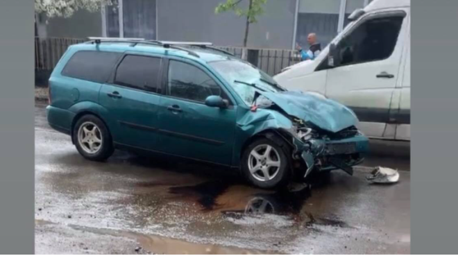 Автопригода в Іршаві: не розминулися два автомобілі