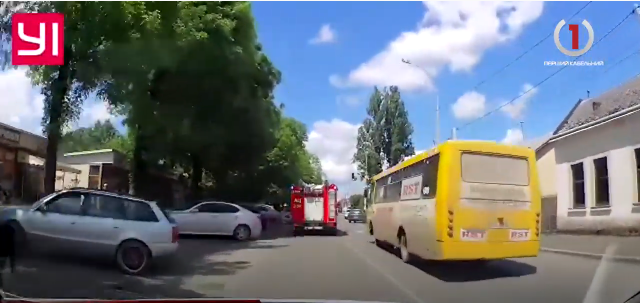 Рейд вулицями Ужгорода: чи пропускають спецтранспорт поліції та рятувальників?