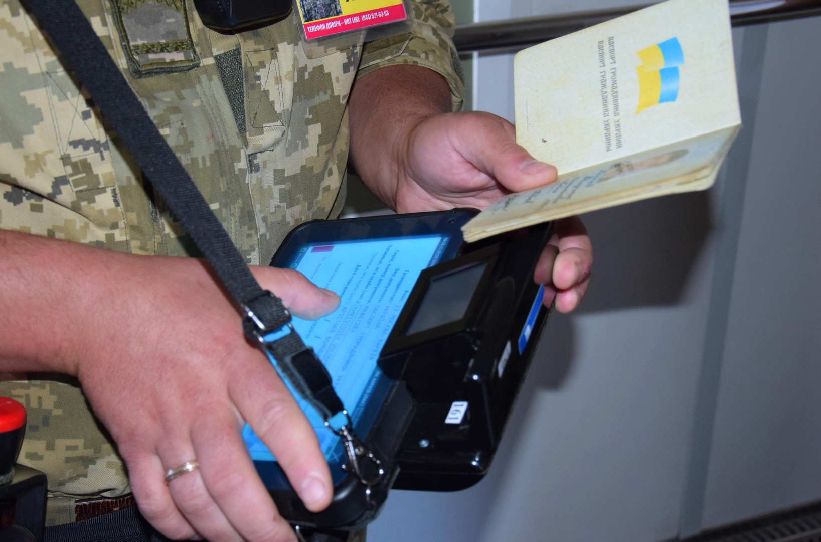 На ПП "Лужанка" 34-річна українка намагалася перетнути кордон з чужими документами