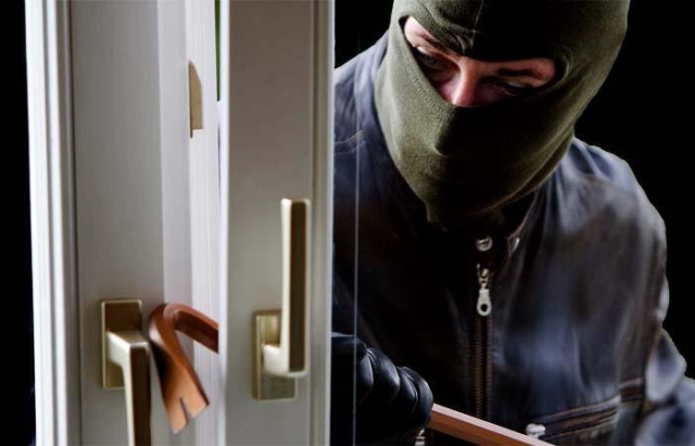 “Геніальний” план крадіїв: у Берегові роми пограбували ломбард