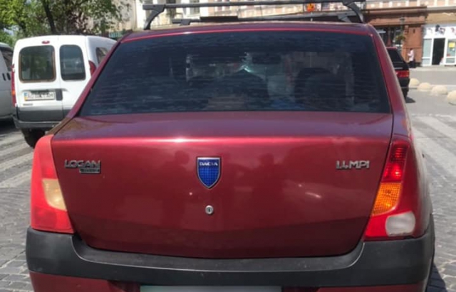 Втеча з місця аварії: в Ужгороді ВАЗ пошкодив автомобіль Dacia