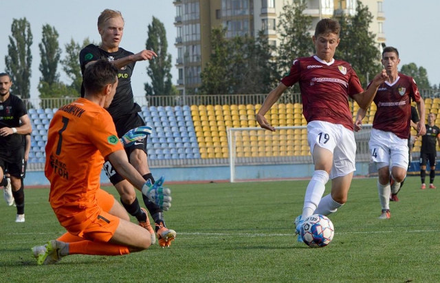 Закарпатська футбольна команда впевнено крокує до Першої ліги України