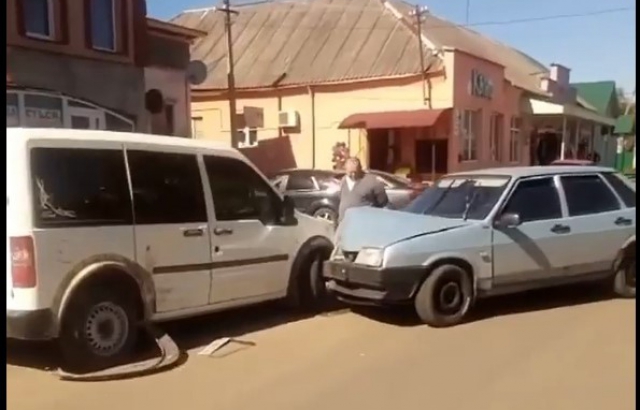 На Закарпатті в селі Ільниця не поділили дорогу два легковики