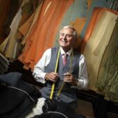 Він одягає зірок Голлівуду та Президентів США: історія успіху дизайнера із Закарпаття