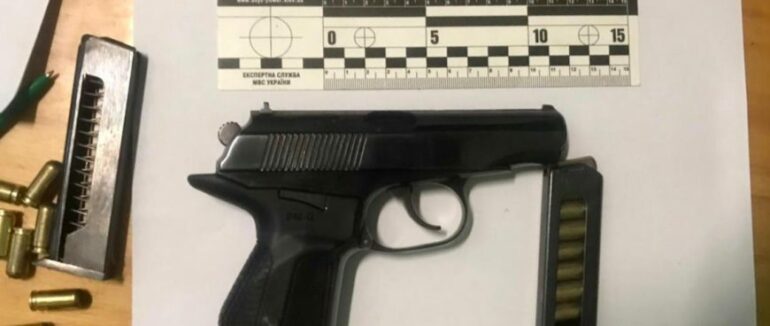 24- річного мукачівця який стріляв у центрі Мукачева взято під варту із заставою у 90 тисяч гривень