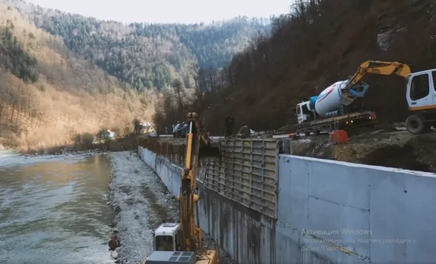 На Закарпатті завершують будувати найвищої в Україні підпірну стіну