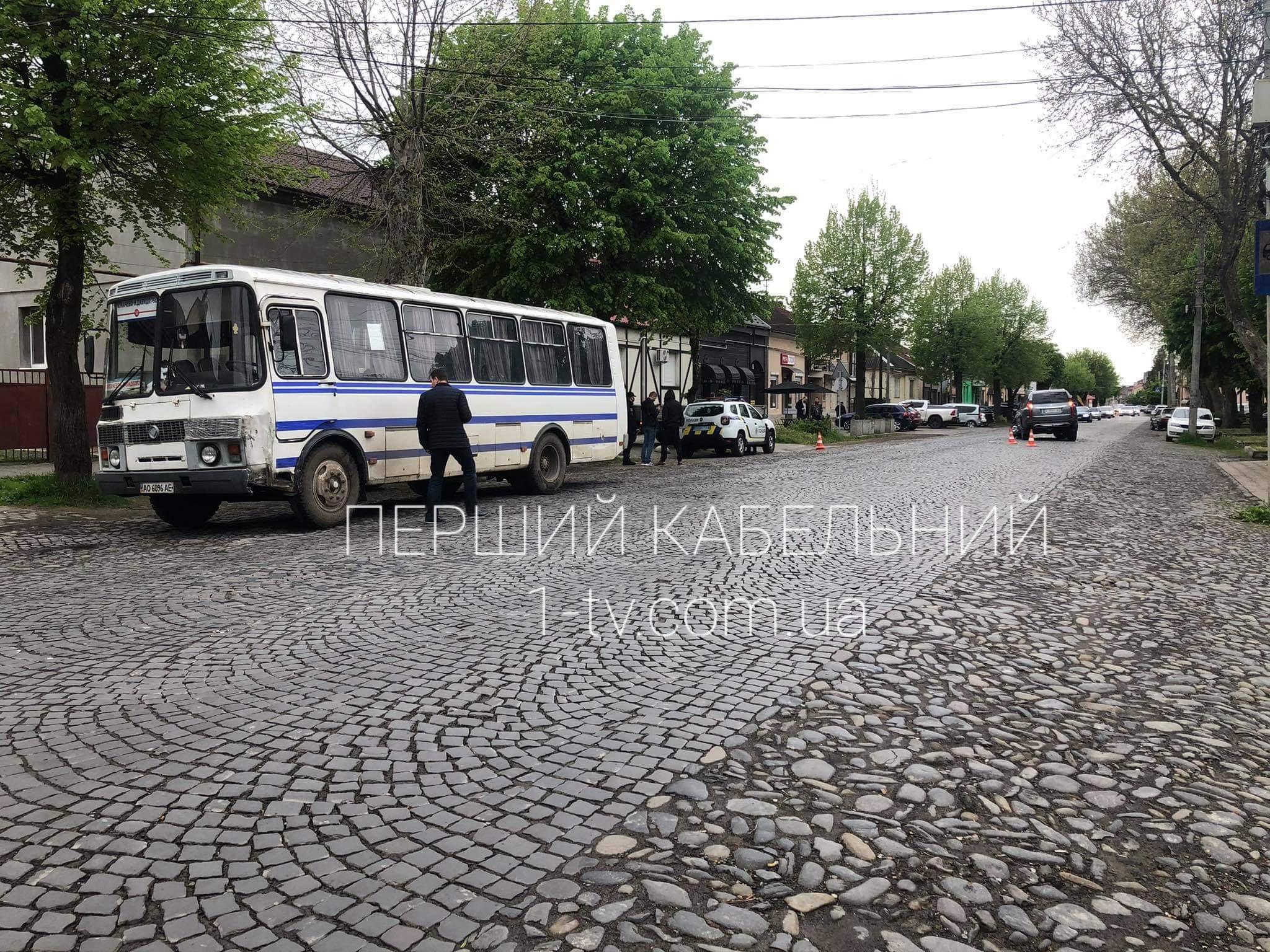 ДТП у центрі Мукачева: автівка в`їхала у рейсовий автобус