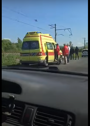 Обідня автопригода на Ужгородщині: автомобіль перекинуло у кювет