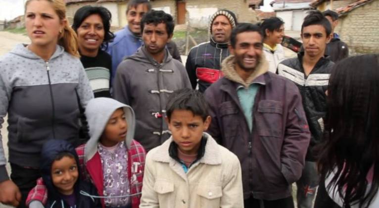 Масштабна афера: зловмисник на Закарпатті оформив онлайн-кредити на 37 ромів