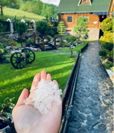 Погода змінюється що години: на Закарпатті випав град