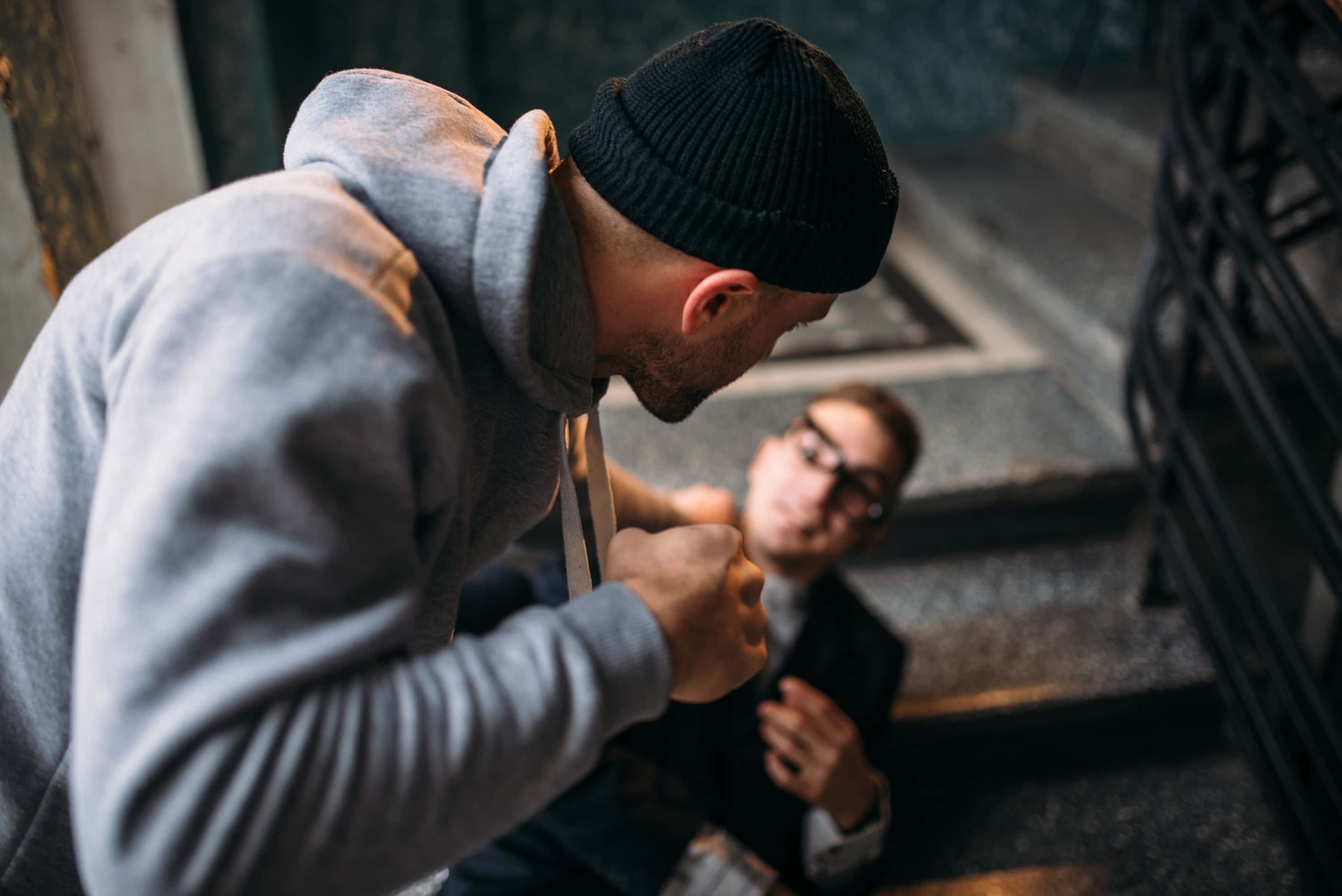 Розбійний напад в центрі Мукачева: чоловіка побили та пограбували невідомі