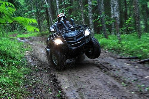 Небезпечне катання на квадроциклі: у горах на Закарпатті турист серйозно травмувався