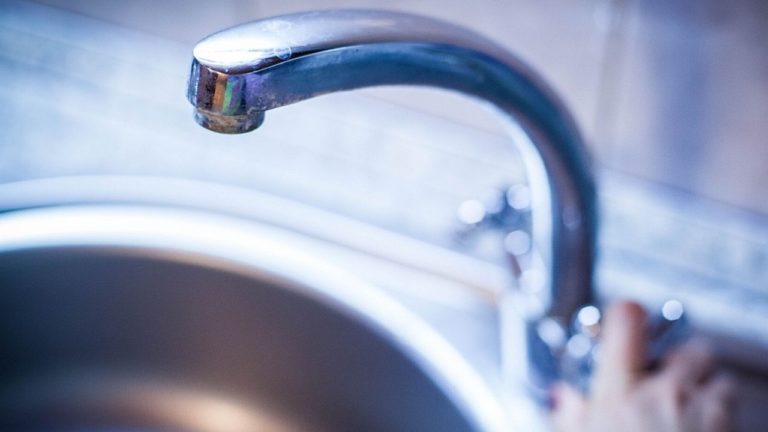 На яких вулиця міста Ужгород сьогодні призупинять водопостачання