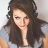 Чи корисно слухати музику перед сном: що показали дослідження