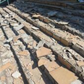 Вандалізм від ромського населення в Ужгороді: роми вщент потрощили сходи супермаркета