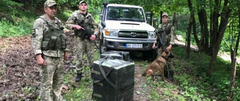 Зранку через українсько-словацький кордон намагалися незаконно переправити контрабанду