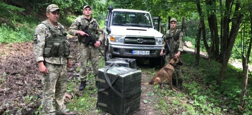 Зранку через українсько-словацький кордон намагалися незаконно переправити контрабанду