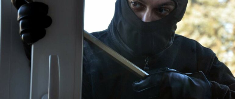 Чергове пограбування на Закарпатті: в Ужгороді невідомий злодій обікрав будинок