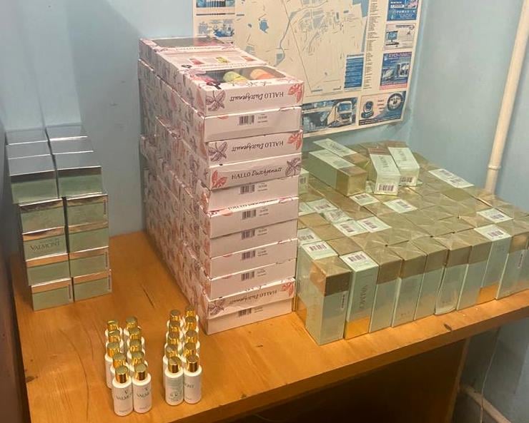 Не вдалося здолати “зелений коридор”: на Закарпатті затримали іноземця з двома валізами брендової косметики