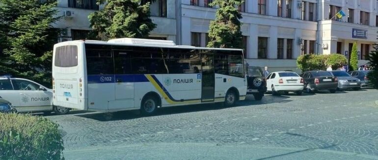 Поліція Закарпаття заблокована