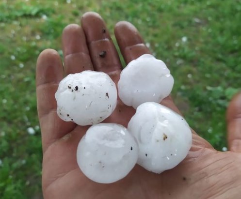 Град, немовби, м’яч для гольфу: на Закарпатті пронеслася негода