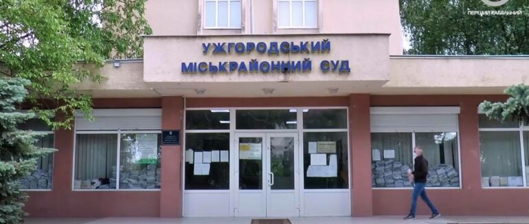 Напад на угорський офіс: в Ужгороді вчергове розглядали деталі резонансної справи (ФОТО; ВІДЕО)