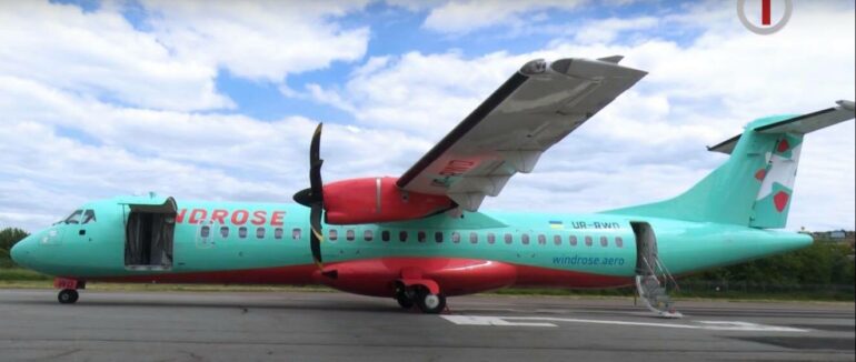 Перший регулярний рейс: в Ужгородському аеропорту зустрічали пасажирів із Києва (ФОТО; ВІДЕО)