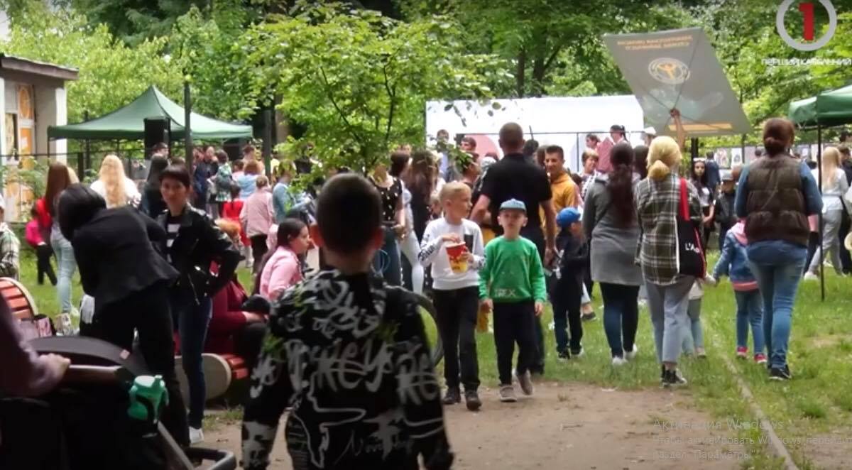 «Малесенькі долоньки»: у Виноградові провели акцію під назвою "Чужих дітей не буває» (ФОТО; ВІДЕО)